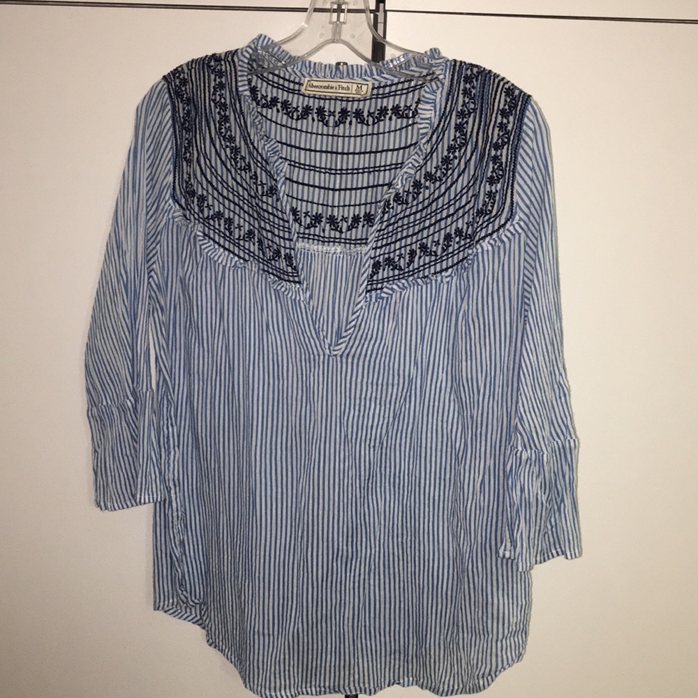 Abercrombie & Fitch embroidered top!